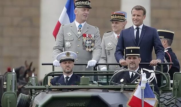 Ochranka francouzského prezidenta odstoupila kvůli Covid omezením; nechce a nebude chránit prezidenta Macrona: „Macron nestojí za to, aby se za něj umíralo!“