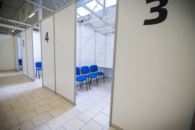 Očkovacie čakárne v Trenčianskom kraji sú prázdne. Nechodia ani objednaní. Slováci začali byť informovaní a dostali rozum