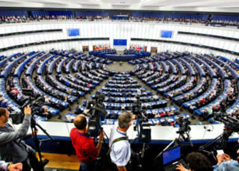 Attribution - Non Commericial - No Derivs Creative Commons
© European Union 2014 - European Parliament
----------------------------------------
Pietro Naj-Oleari:
European Parliament,
Information General Directoratem,
Web Communication Unit,
Picture Editor.
Phone: +32479721559/+32.2.28 40 633
E-mail: pietro.naj-oleari@europarl.europa.eu