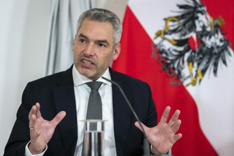 Rakúsko: Covid teror končí, povinné očkovanie sa konať nebude