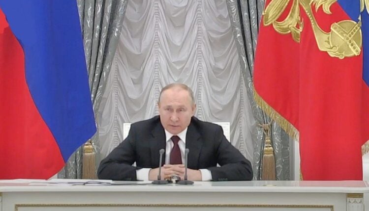 „UKRAJINU VYTVORIL LENIN A JEHO BOĽŠEVICI HRUBÝM SPÔSOBOM, ODTRHNUTÍM Z RUSKA. MÔŽE BYŤ POMENOVANÁ PO ŇOM“, uviedol prezident Putin v príhovore k občanom