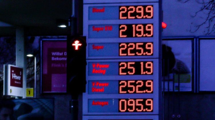 epa09813285 A panel showcases the fuel prices in EUR at a Shell petrol station in Berlin, Germany, 09 March 2022. Petrol prices have increased in many countries in Europe amid Russia's military invasion of Ukraine and concerns over the possible disruption of supply.  EPA-EFE/FILIP SINGER