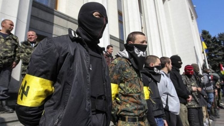 Kreml: Na Ukrajině působí obrovské množství nacistických spolků, musíme se jich zbavit