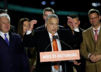 Hungarian Prime Minister Viktor Orban addresses supporters after the announcement of the partial results of parliamentary election in Budapest, Hungary, April 3, 2022. REUTERS/Bernadett Szabo