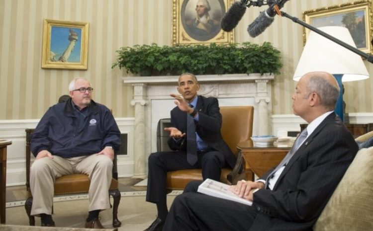 US President Barack Obama speaks alongside FEMA Administrator Craig Fugate (L) and Secretary of Homeland Security Jeh Johnson (R) about Hurricane Matthew following the Presidential Daily Briefing in the Oval Office of the White House in Washington, DC, October 7, 2016.
Hurricane Matthew was downgraded to a Category Three storm Friday as it churned just off Florida and threatened to pummel the US southeast after wreaking havoc in the Caribbean. / AFP / SAUL LOEB        (Photo credit should read SAUL LOEB/AFP via Getty Images)