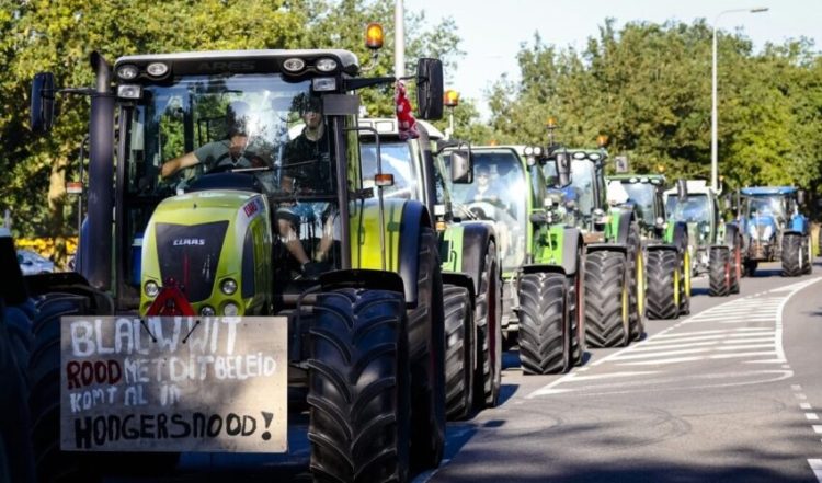 Farmers leave the city of Bathmen, The Nehterlands, on their way to the rural farmers' protest in Stroe. Tens of thousands of participants are expected at the protest against the nitrogen policy, on June 22, 2022,. - - Netherlands OUT (Photo by Bart Maat / ANP / AFP) / Netherlands OUT (Photo by BART MAAT/ANP/AFP via Getty Images)