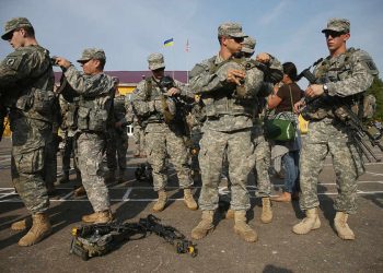 YAVOROV, UKRAINE - SEPTEMBER 15:  Members of the U.S. Army 173rd Airborne Brigade prepare weapons and equipment following the opening ceremony of the “Rapid Trident” bilateral military exercises between the United States and Ukraine that include troops from a variety of NATO and non-NATO countries on September 15, 2014 near Yavorov, Ukraine. The two-week exercises include participating units from a variety of NATO and NATO-associate countries as well as Ukrainian troops. Meanwhile fighting between pro-Russian separatists and Ukrainian armed foces has flared again in eastern Ukraine in a battle for the control of Donetsk airport  despite the tenuous ceasefire.  (Photo by Sean Gallup/Getty Images)