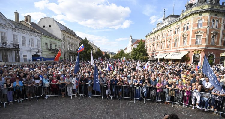 Na snímke protivládny protest na Hlavnej ulici v Koiciach 1. septembra 2022. FOTO TASR  Frantiek Iván
