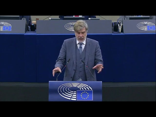Skvělý projev z europarlamentu, v němž se europoslanec opřel do EU i satanské agendy WEF