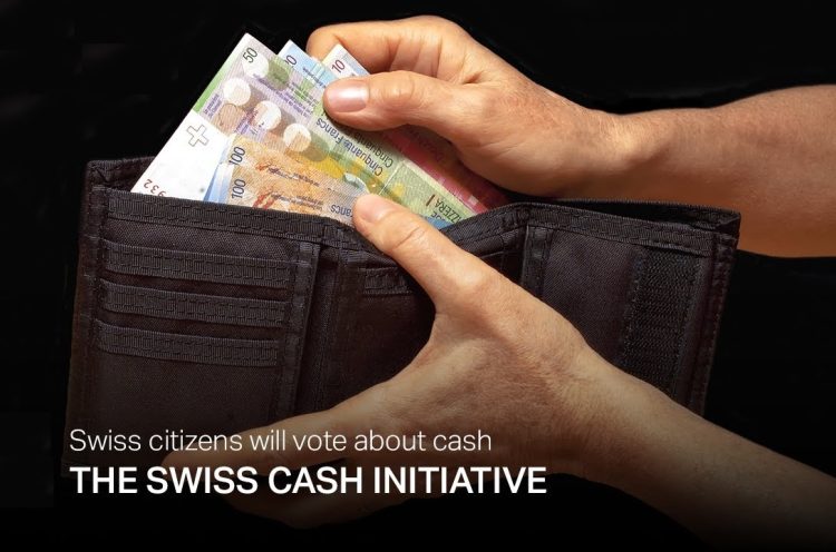 Ve Švýcarsku se uskuteční referendum o ústavním zakotvení práva na platbu v hotovosti. Český Senát jej tento týden odmítl