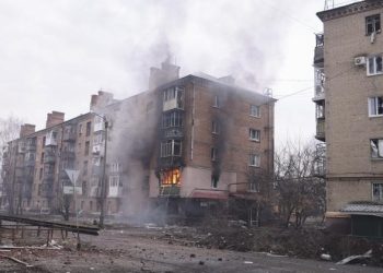 A view of the town of Bakhmut, the site of the heaviest battles with the Russian troops, Donetsk region, Ukraine, Monday, Feb. 27, 2023. (AP Photo/Yevhen Titov)  XEL105