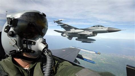 Business Insider: Ukrajinská armáda začne najímat „zahraniční“ piloty. Ve skutečnosti to budou piloti z řad armád NATO, USA s tím má letité zkušenosti