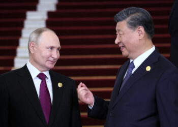 Russian President Vladimir Putin is welcomed by Chinese President Xi Jinping during a ceremony at the Belt and Road Forum in Beijing, China, October 17, 2023. Sputnik/Sergei Savostyanov/Pool via REUTERS ATTENTION EDITORS - THIS IMAGE WAS PROVIDED BY A THIRD PARTY.